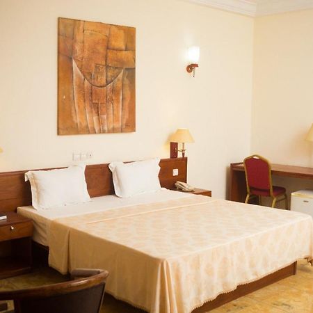 Hotel Marbella Lomé Zewnętrze zdjęcie