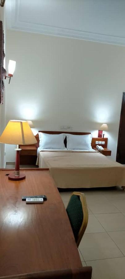 Hotel Marbella Lomé Zewnętrze zdjęcie