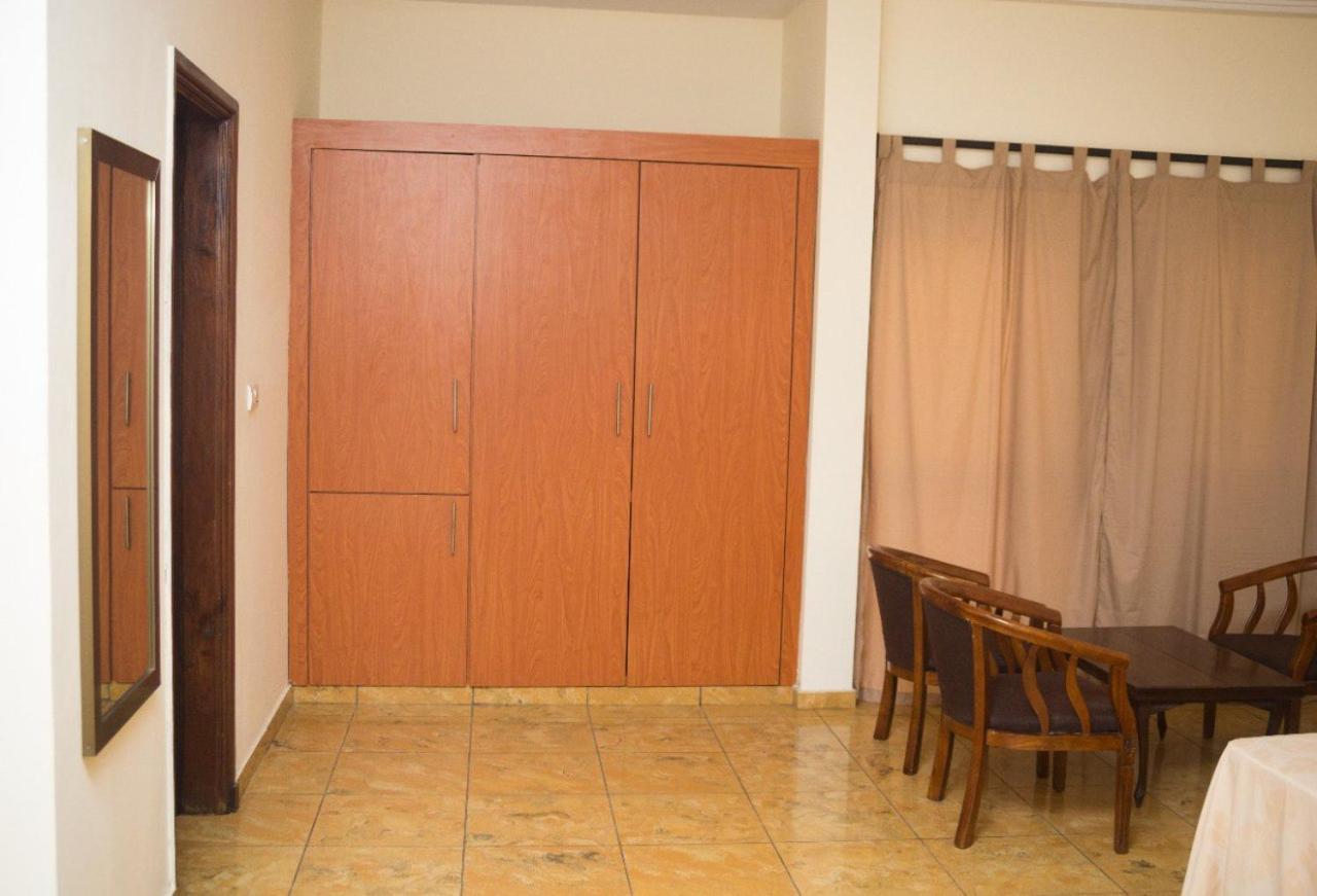 Hotel Marbella Lomé Zewnętrze zdjęcie