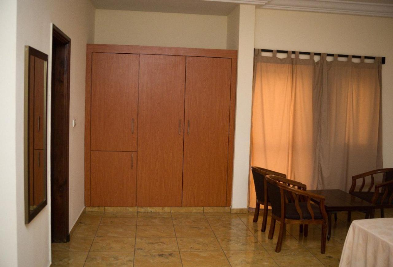 Hotel Marbella Lomé Zewnętrze zdjęcie