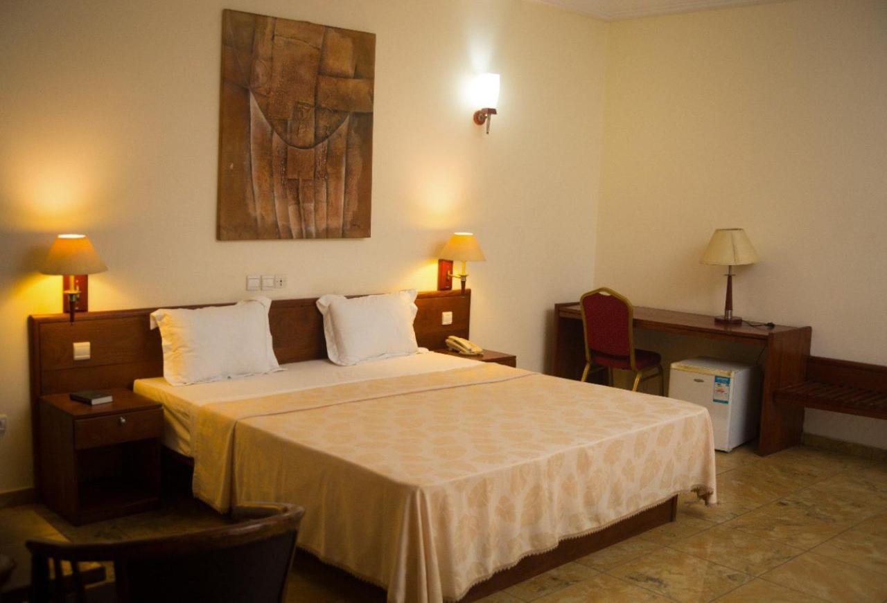 Hotel Marbella Lomé Zewnętrze zdjęcie