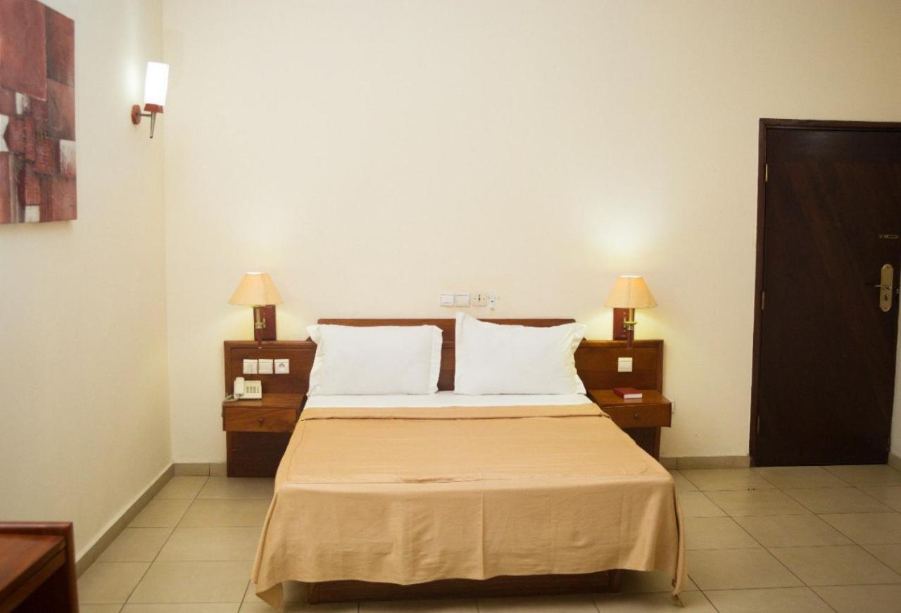 Hotel Marbella Lomé Zewnętrze zdjęcie